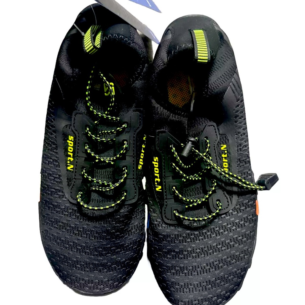 Water Shoes Beach shoes Kids Size 8-8 1/2 Watelves New With Tags Multicolor